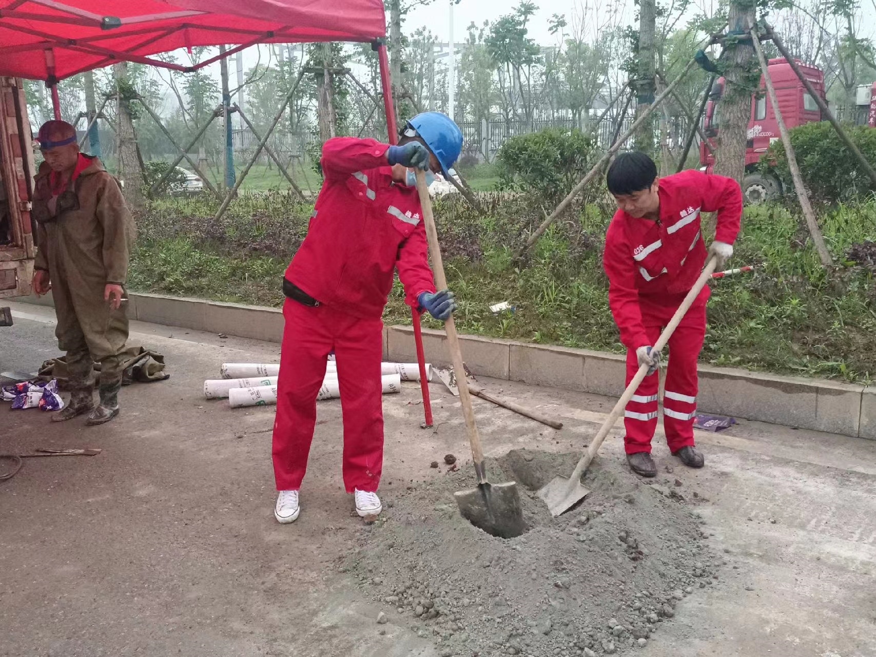 鹤峰管道疏通哪家好】及时进行市政管道清淤