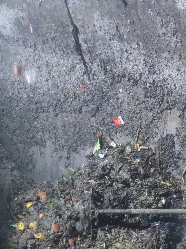 鹤峰污水池清理